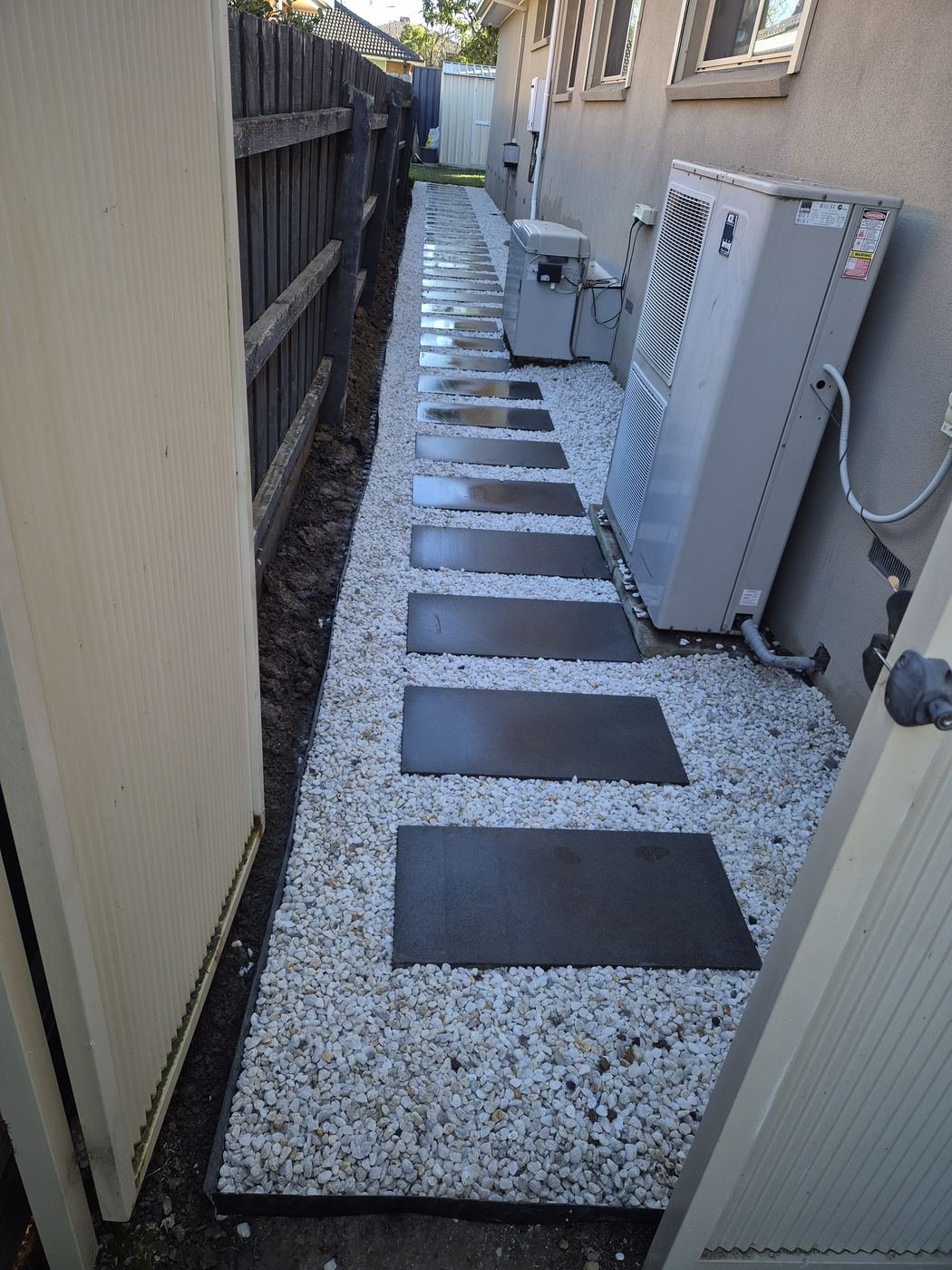 Bluestone steppers in white pebbles